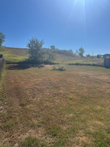 1731 RIVERS EDGE DR SE, Minot, ND 58701