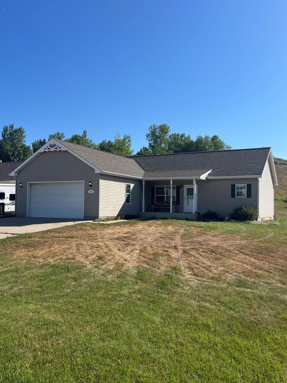 1731 RIVERS EDGE DR SE, Minot, ND 58701