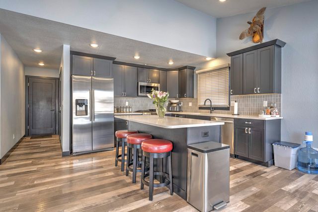 916 26th St NW, Minot, ND 58703