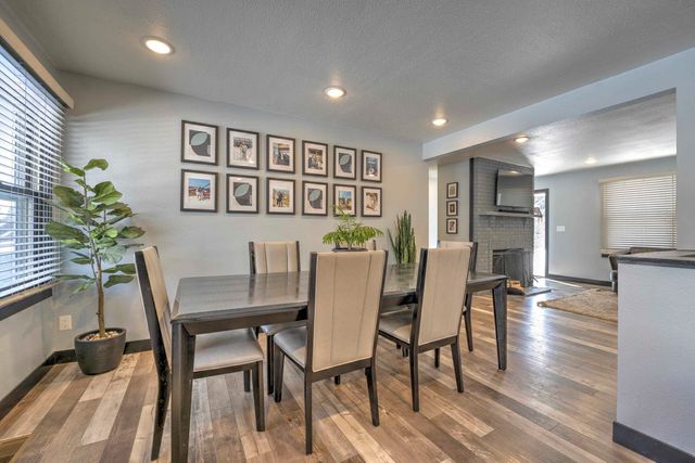 916 26th St NW, Minot, ND 58703