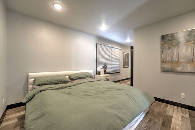 916 26th St NW, Minot, ND 58703