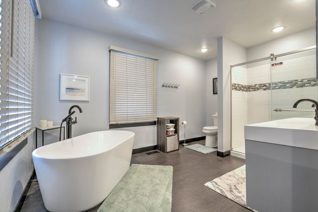 916 26th St NW, Minot, ND 58703