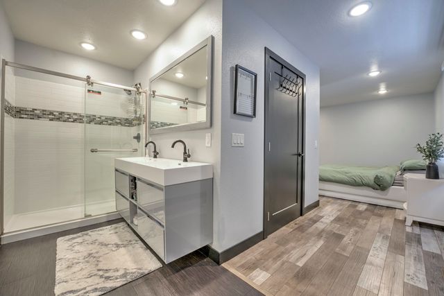 916 26th St NW, Minot, ND 58703