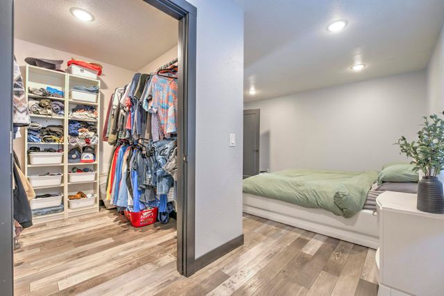 916 26th St NW, Minot, ND 58703