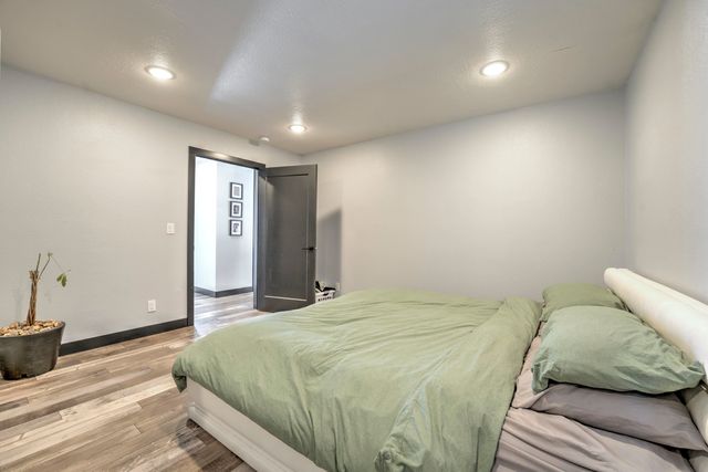 916 26th St NW, Minot, ND 58703