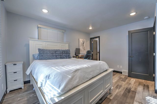 916 26th St NW, Minot, ND 58703