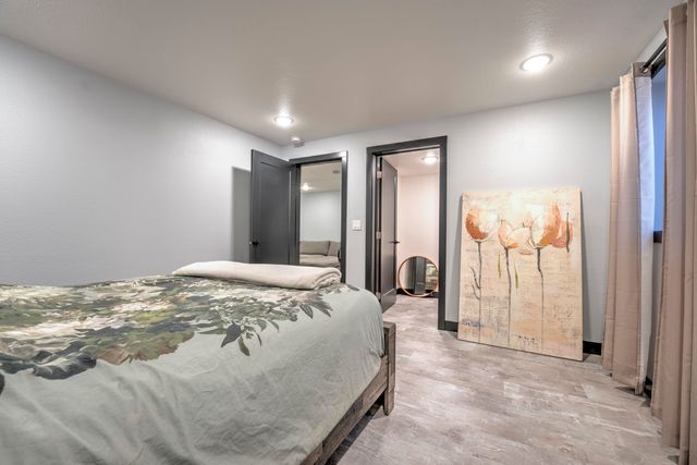 916 26th St NW, Minot, ND 58703