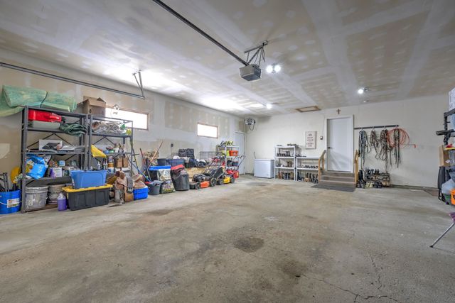 916 26th St NW, Minot, ND 58703