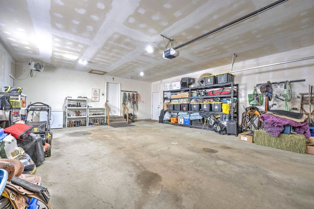 916 26th St NW, Minot, ND 58703