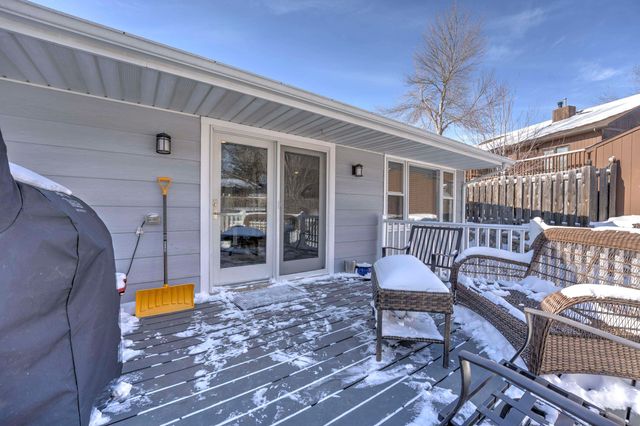 916 26th St NW, Minot, ND 58703