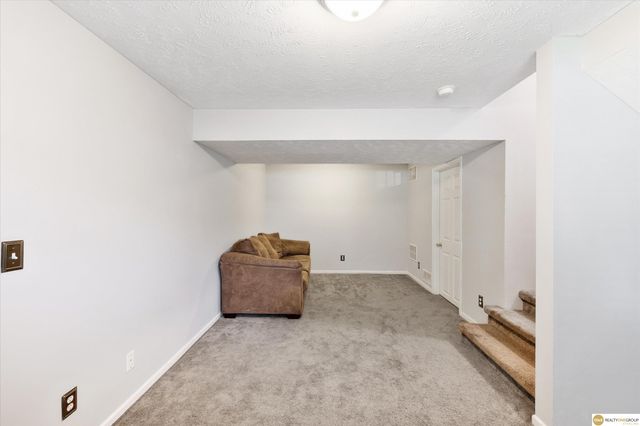 6331 N 128 Street, Omaha, NE 68164