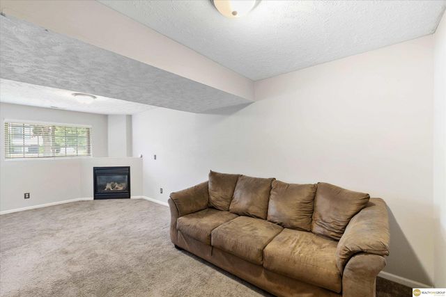 6331 N 128 Street, Omaha, NE 68164