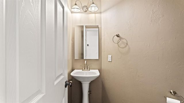 12401 SW 7th Street, Yukon, OK 73099