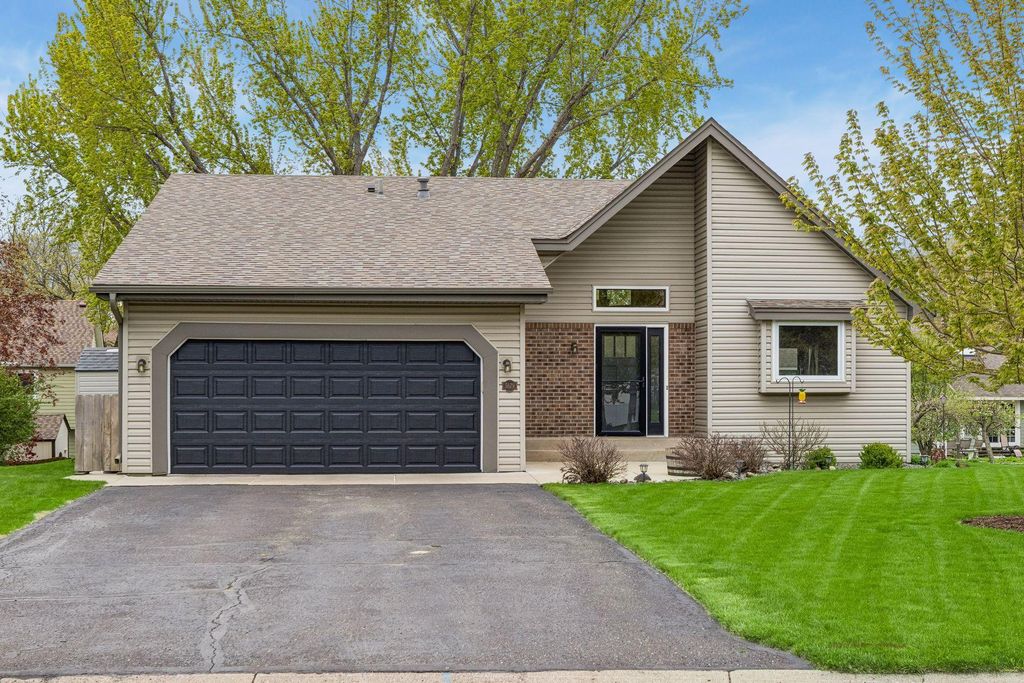 5679 Erik Lane, Shoreview, MN 55126
