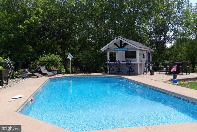 1007 WYOMING CIR, Lincoln University, PA 19352