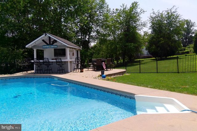 1007 WYOMING CIR, Lincoln University, PA 19352