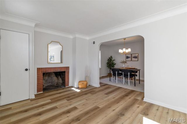 6823 Julian Avenue, University City, MO 63130