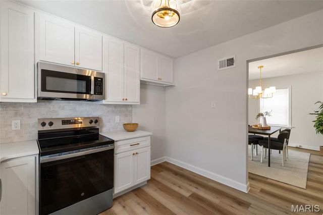 6823 Julian Avenue, University City, MO 63130