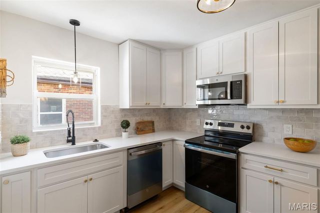 6823 Julian Avenue, University City, MO 63130