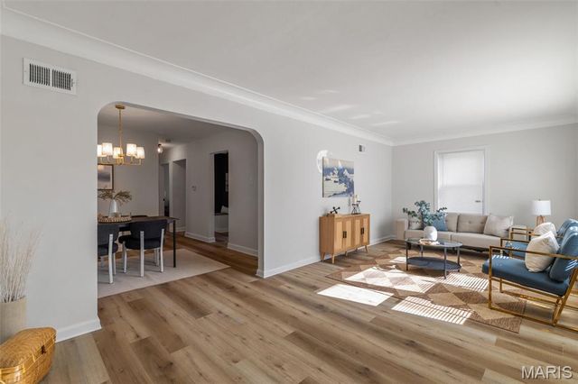 6823 Julian Avenue, University City, MO 63130