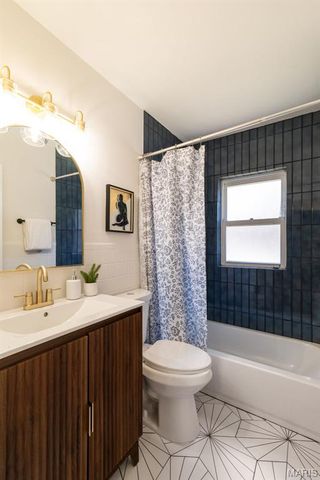 6823 Julian Avenue, University City, MO 63130