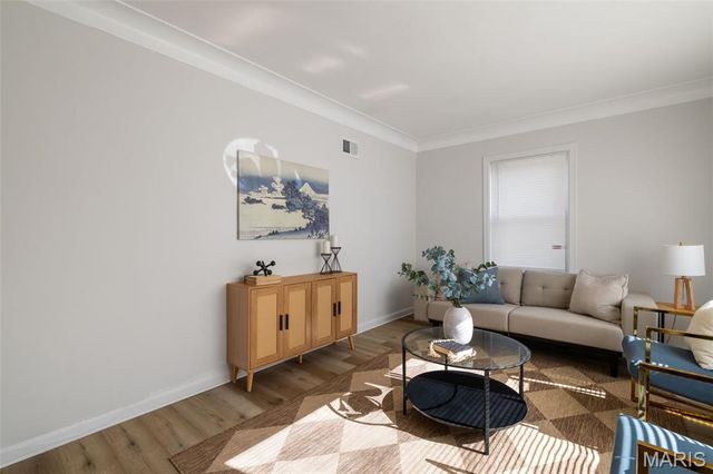 6823 Julian Avenue, University City, MO 63130