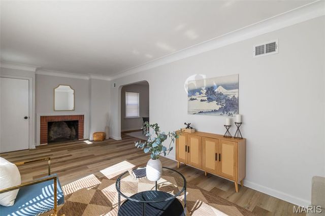 6823 Julian Avenue, University City, MO 63130