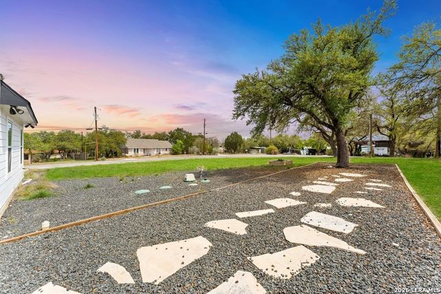 1090 Arcadia Dr, Canyon Lake, TX 78133