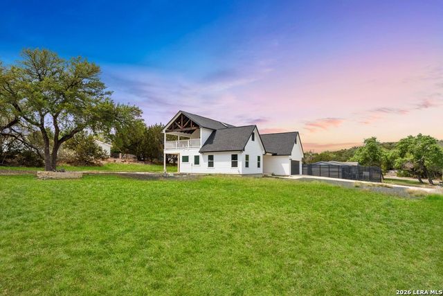 1090 Arcadia Dr, Canyon Lake, TX 78133