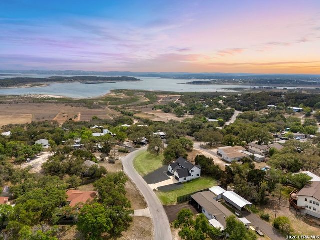 1090 Arcadia Dr, Canyon Lake, TX 78133