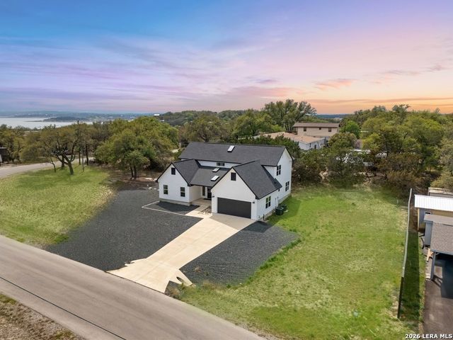 1090 Arcadia Dr, Canyon Lake, TX 78133