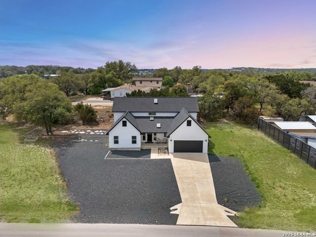 1090 Arcadia Dr, Canyon Lake, TX 78133