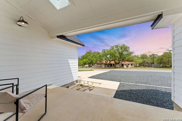 1090 Arcadia Dr, Canyon Lake, TX 78133