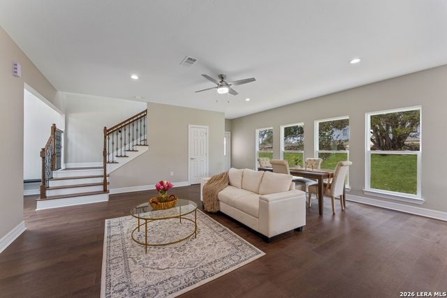 1090 Arcadia Dr, Canyon Lake, TX 78133