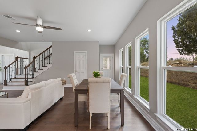 1090 Arcadia Dr, Canyon Lake, TX 78133