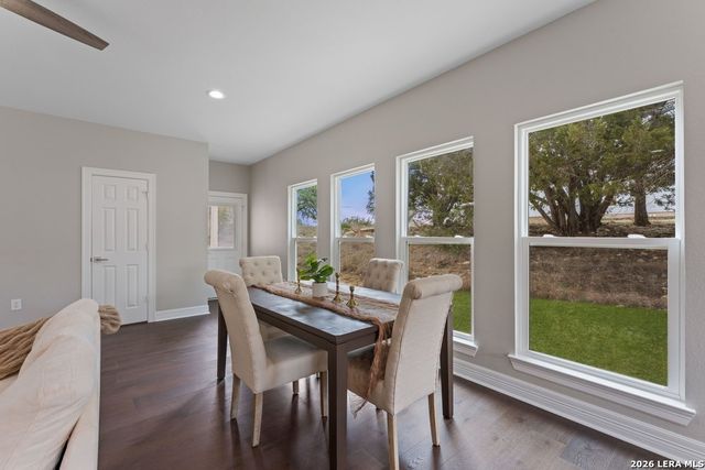 1090 Arcadia Dr, Canyon Lake, TX 78133