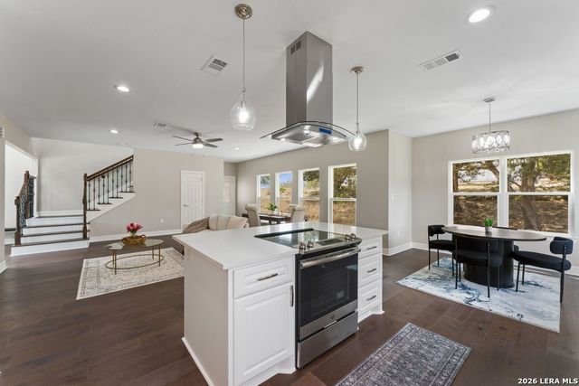 1090 Arcadia Dr, Canyon Lake, TX 78133