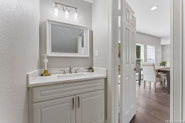 1090 Arcadia Dr, Canyon Lake, TX 78133