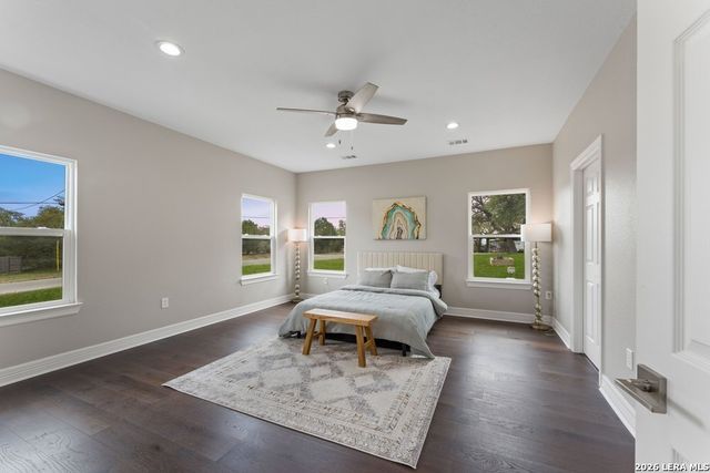 1090 Arcadia Dr, Canyon Lake, TX 78133