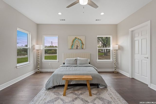 1090 Arcadia Dr, Canyon Lake, TX 78133