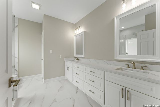 1090 Arcadia Dr, Canyon Lake, TX 78133