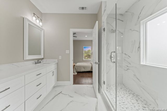 1090 Arcadia Dr, Canyon Lake, TX 78133