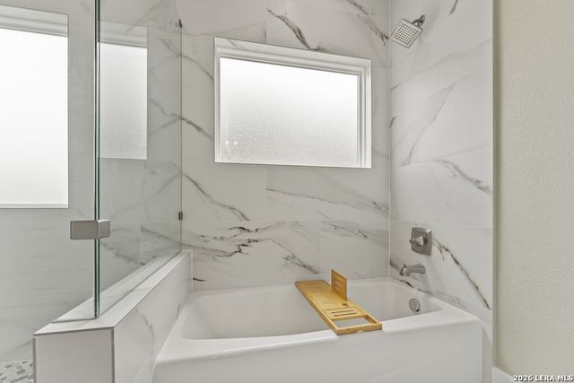 1090 Arcadia Dr, Canyon Lake, TX 78133