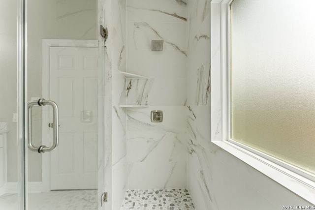 1090 Arcadia Dr, Canyon Lake, TX 78133