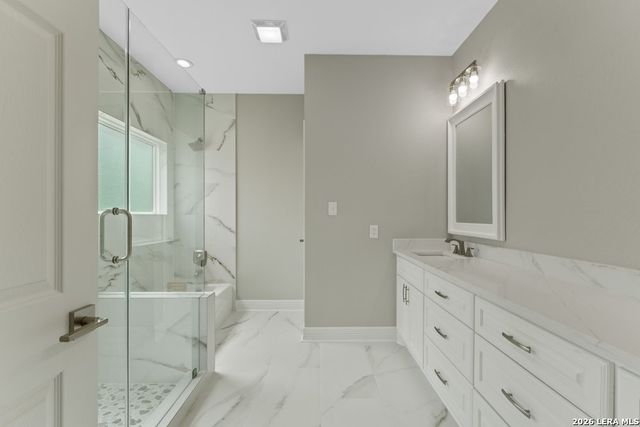 1090 Arcadia Dr, Canyon Lake, TX 78133