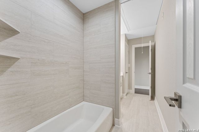 1090 Arcadia Dr, Canyon Lake, TX 78133