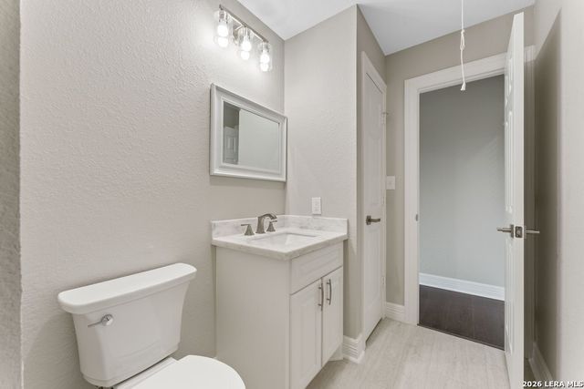 1090 Arcadia Dr, Canyon Lake, TX 78133