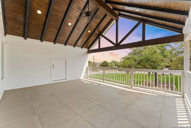 1090 Arcadia Dr, Canyon Lake, TX 78133