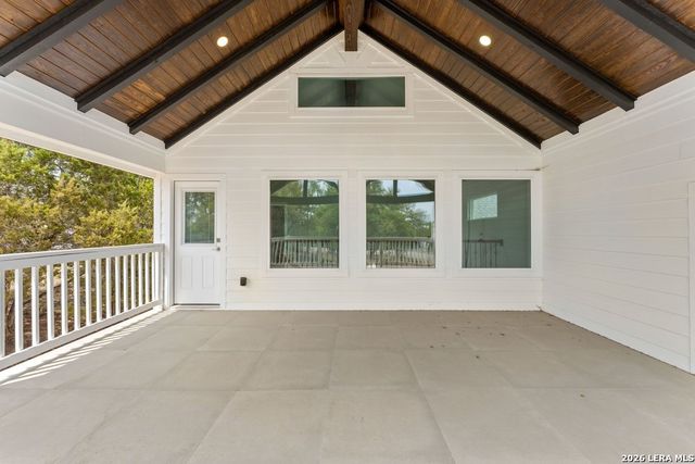 1090 Arcadia Dr, Canyon Lake, TX 78133