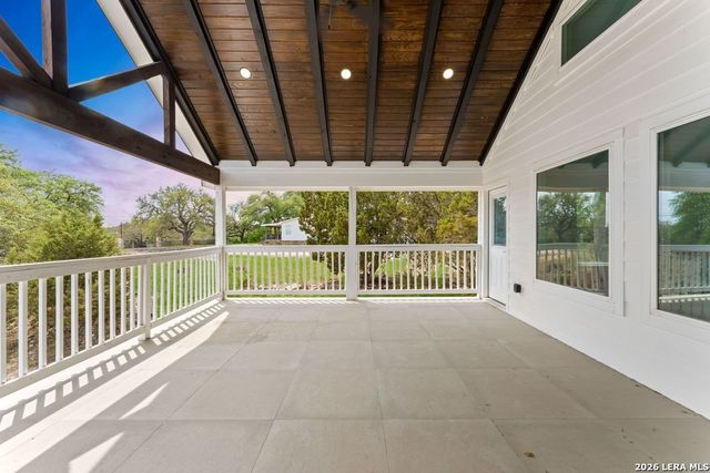 1090 Arcadia Dr, Canyon Lake, TX 78133